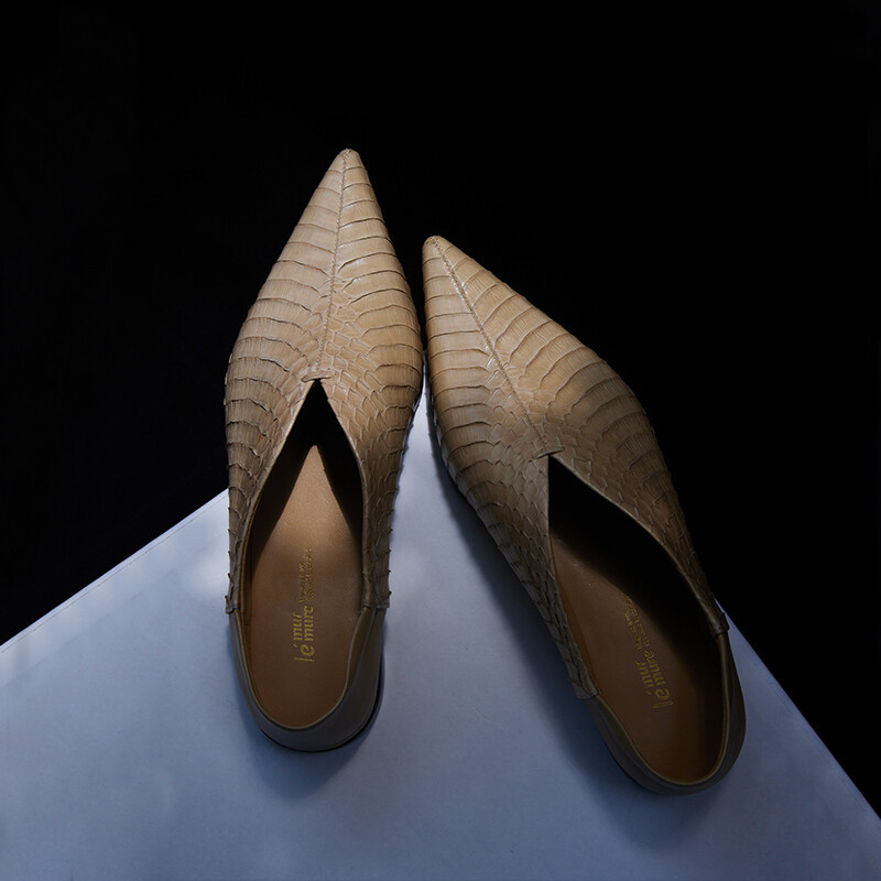 Snake-skin pattern flat shoes