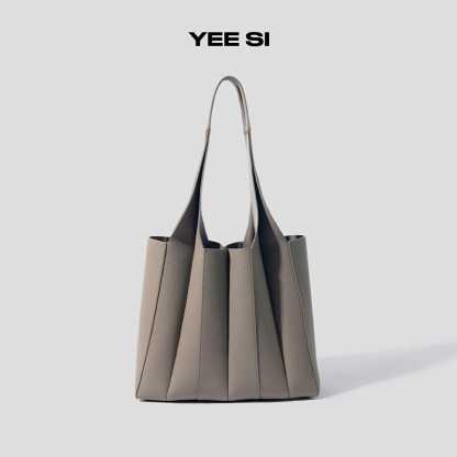 Wander Shoulder Bag