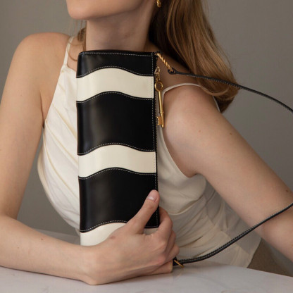 B&W Baguette Bag