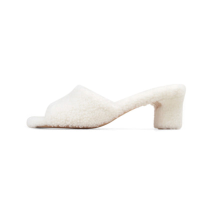 simple fur slippers