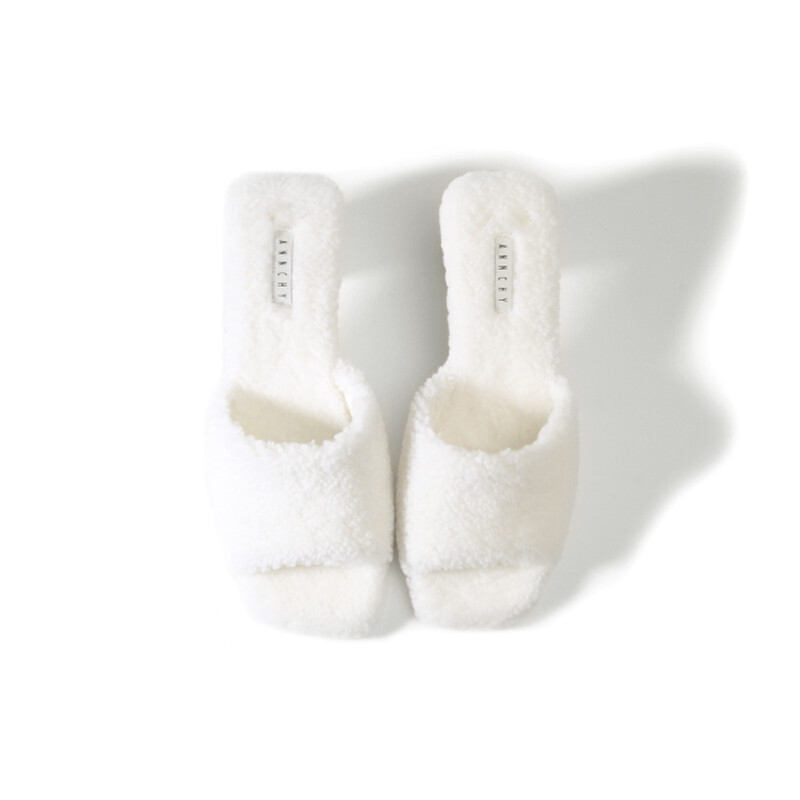 simple fur slippers