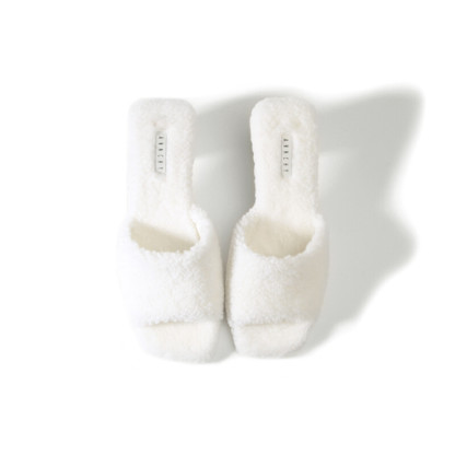 simple fur slippers