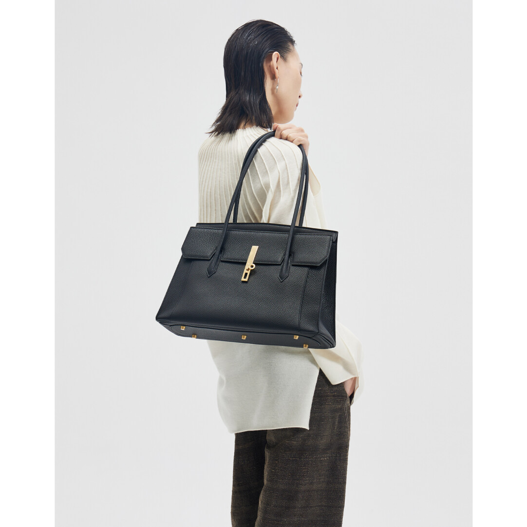 August Large Shoulder Bag