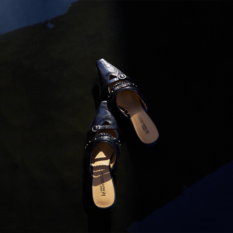 Hand-grip Textured Mules