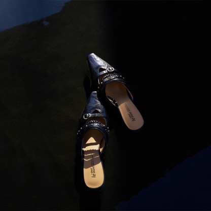 Hand-grip Textured Mules