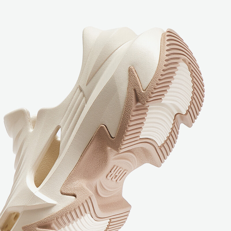 Dragon spike shoes