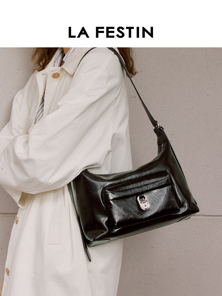 Water Pull Tab Hobo Bag