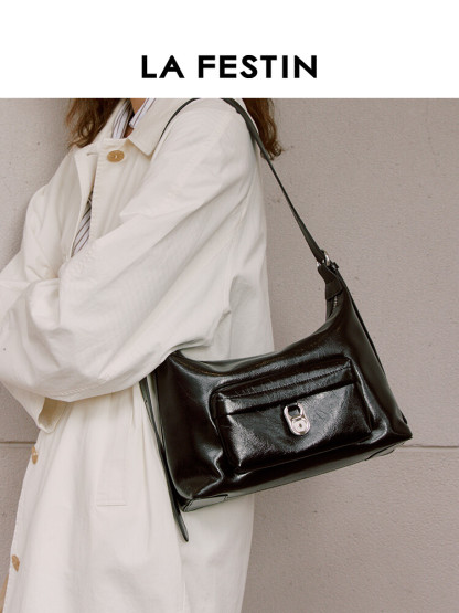 Water Pull Tab Hobo Bag