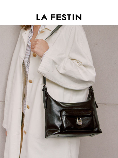 Water Pull Tab Hobo Bag