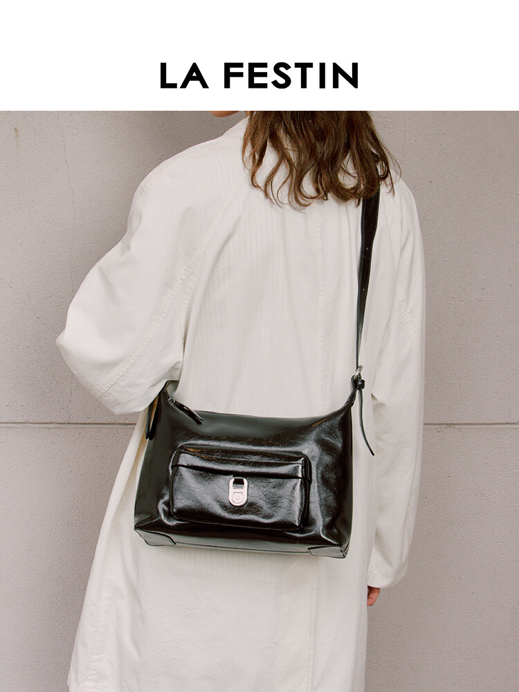 Water Pull Tab Hobo Bag