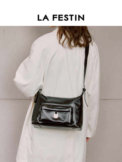 Water Pull Tab Hobo Bag