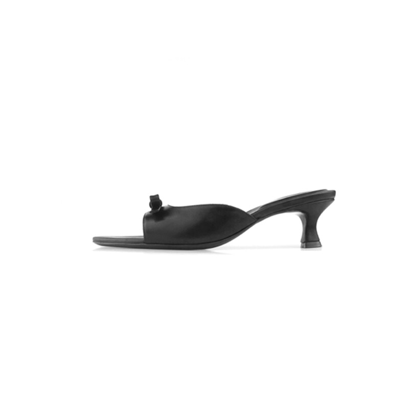 low-heeled sandals 5 cm