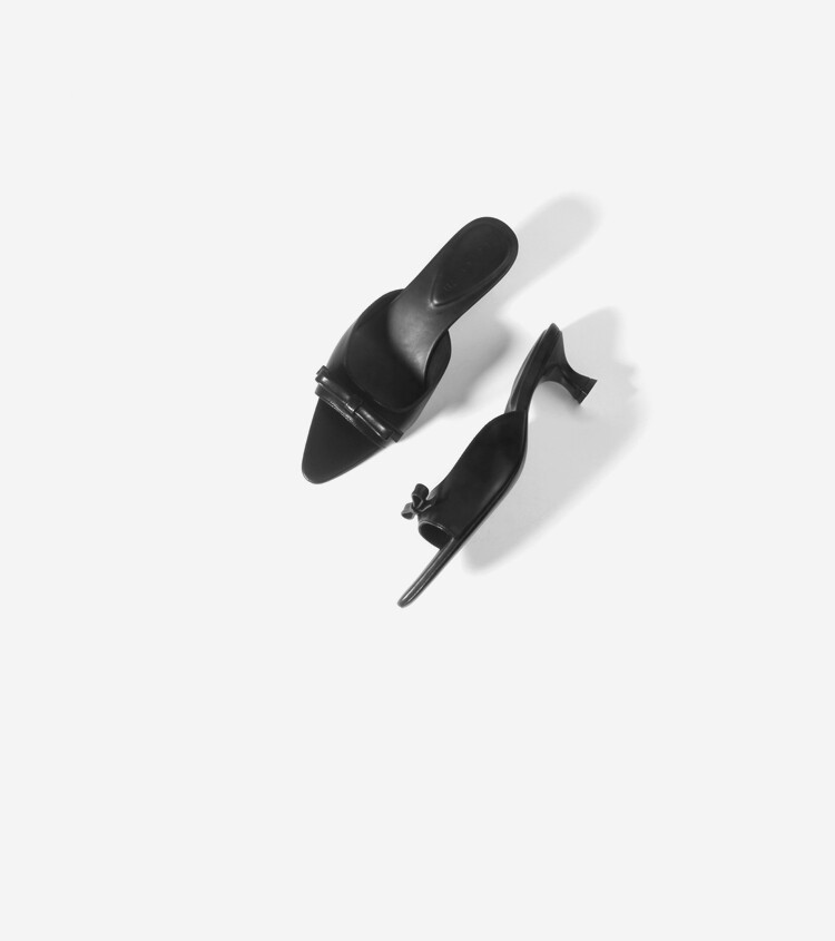 low-heeled sandals 5 cm