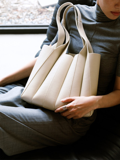 Wander Shoulder Bag
