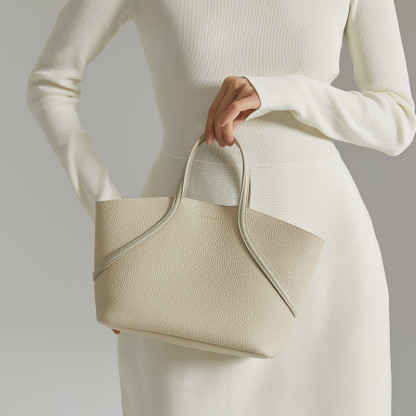 Scalloped string handbag