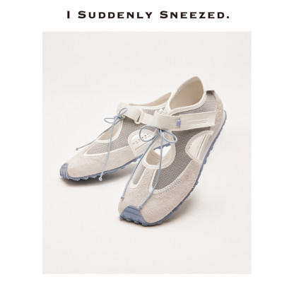 Lightweight Detailed Hollow-out Sports Shoes