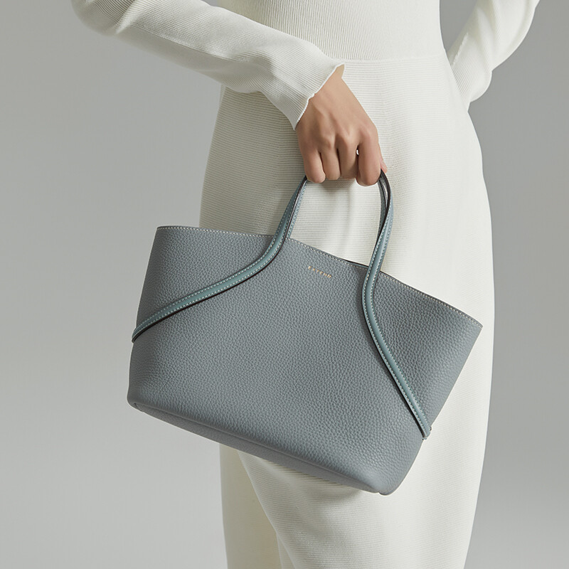Scalloped string handbag