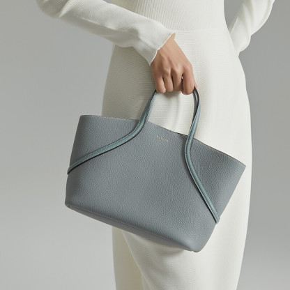 Scalloped string handbag