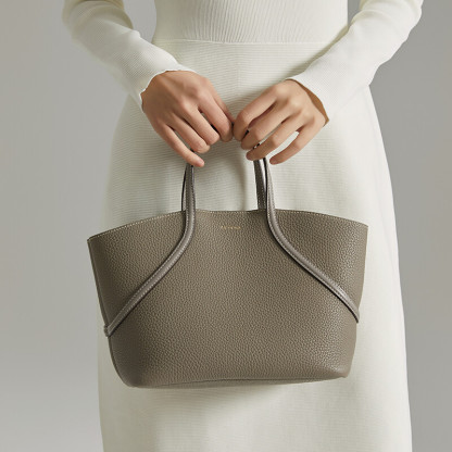 Scalloped string handbag