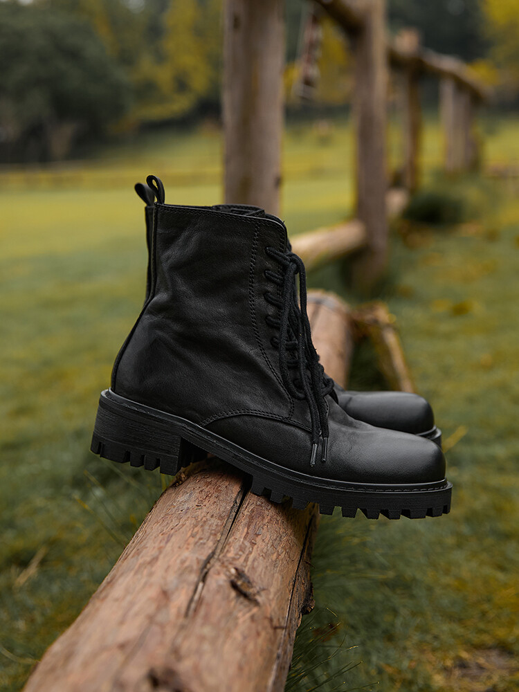 Round-Toe Short Martin Boots