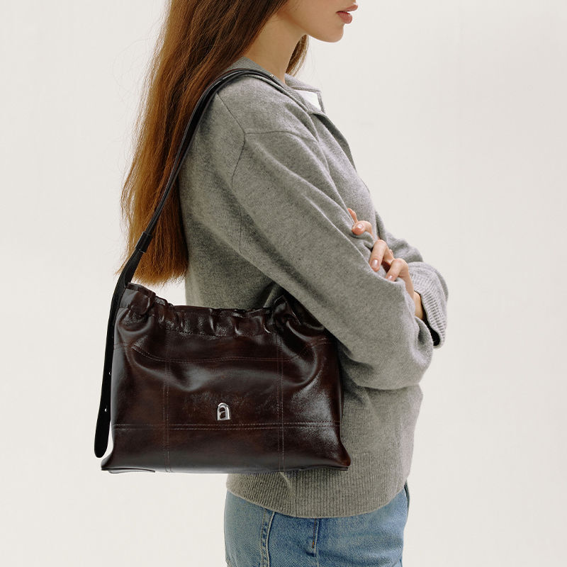 Pleated Leather Totebag 