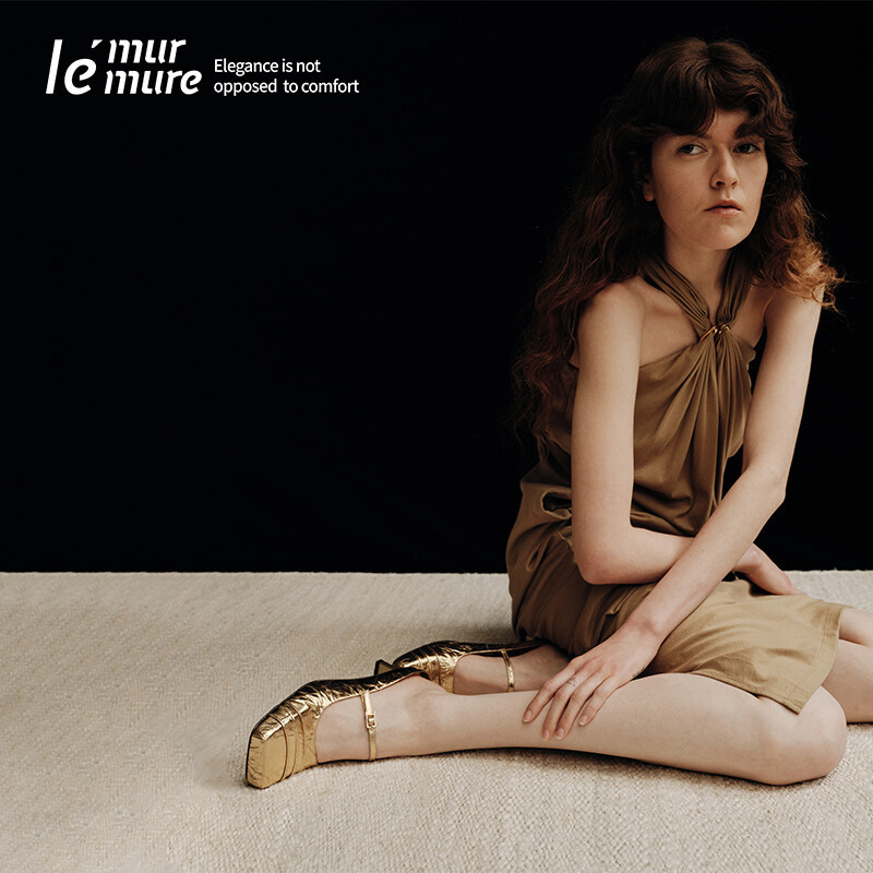 Golden square-toe slippers