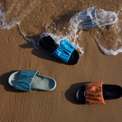 Pleated flip-flops