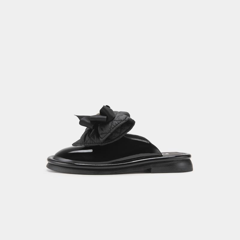 Korean-style sweet sandals