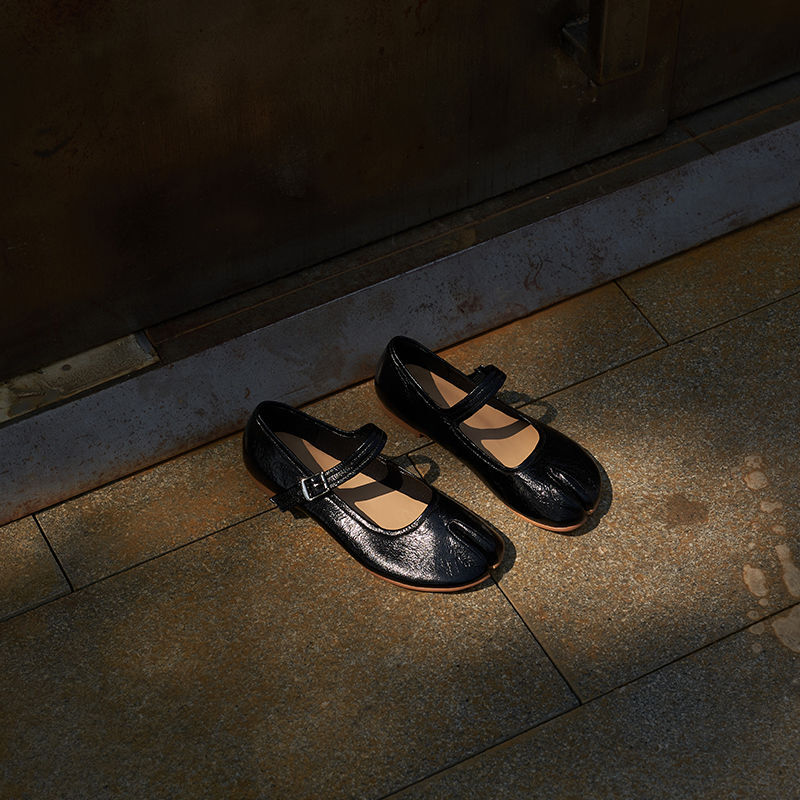 Brigid Mary Jane split-toe shoes