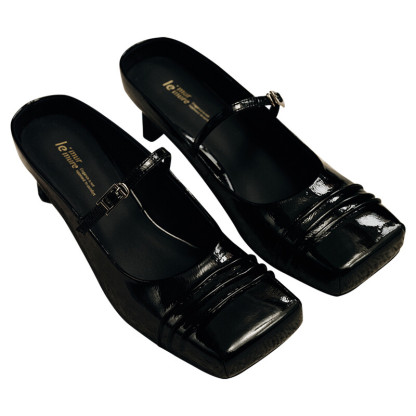 Golden square-toe slippers