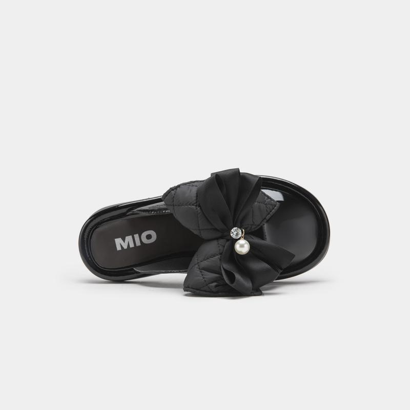 Korean-style sweet sandals