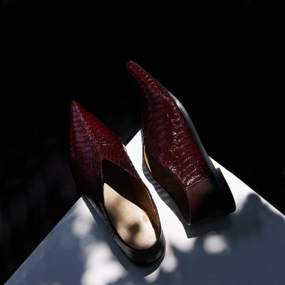 Snake-skin pattern flat shoes