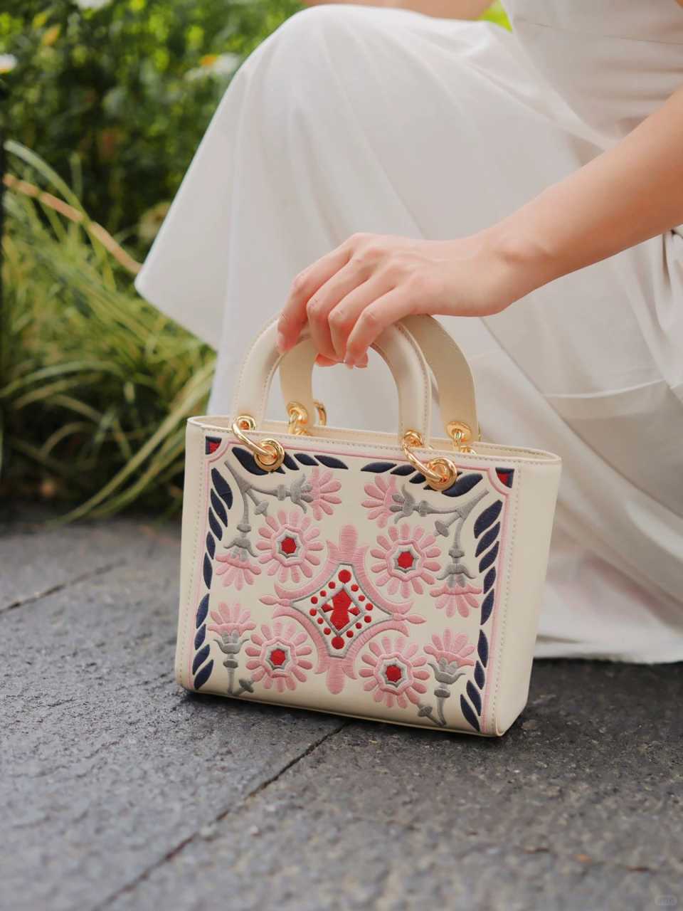 Floral Embroidery Handbag