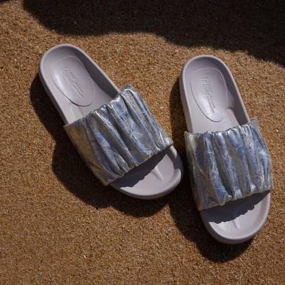 Pleated flip-flops