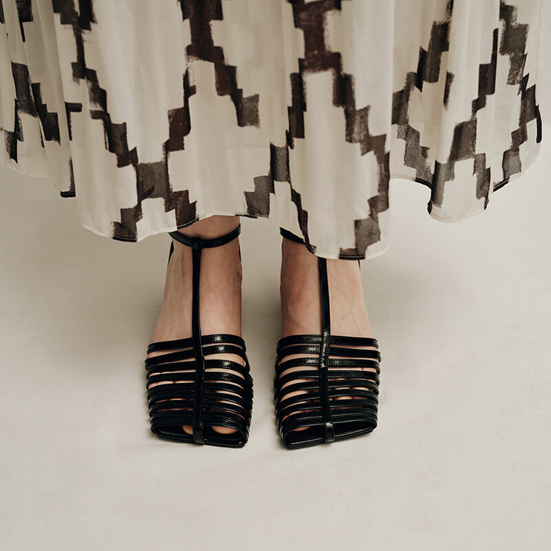 Roman-style hollow-out shoes