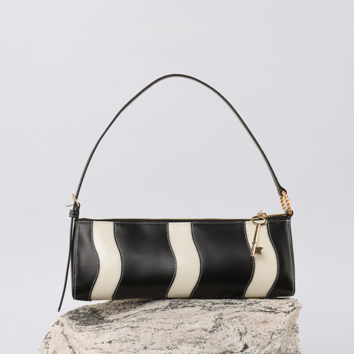 B&W Baguette Bag