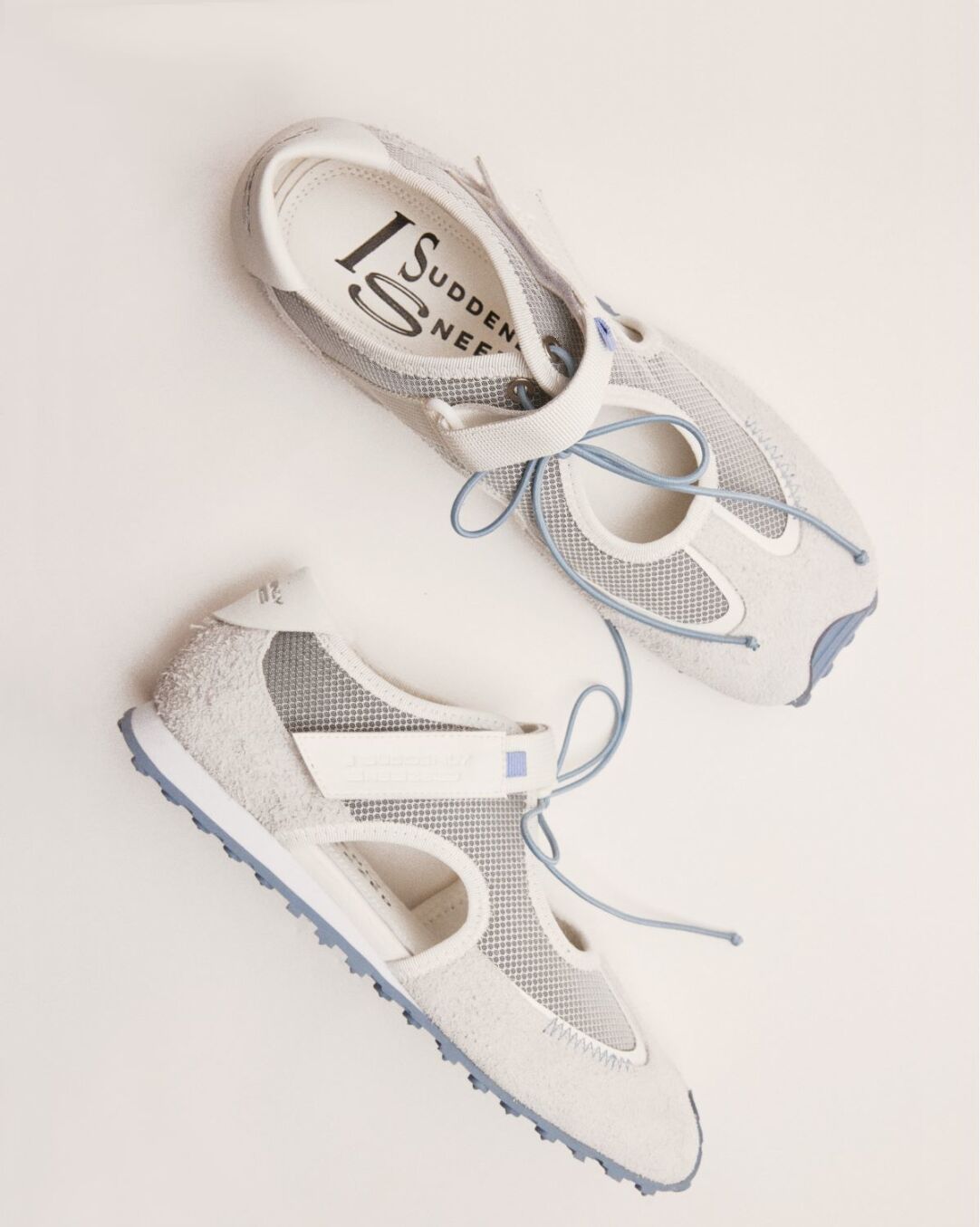 Lightweight Detailed Hollow-out Sports Shoes
