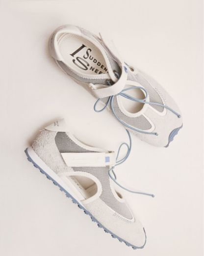 Lightweight Detailed Hollow-out Sports Shoes