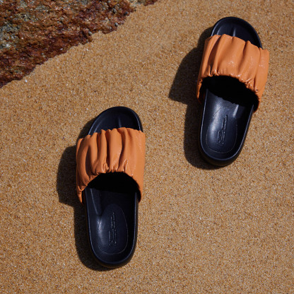 Pleated flip-flops