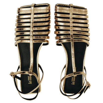 Roman-style hollow-out shoes