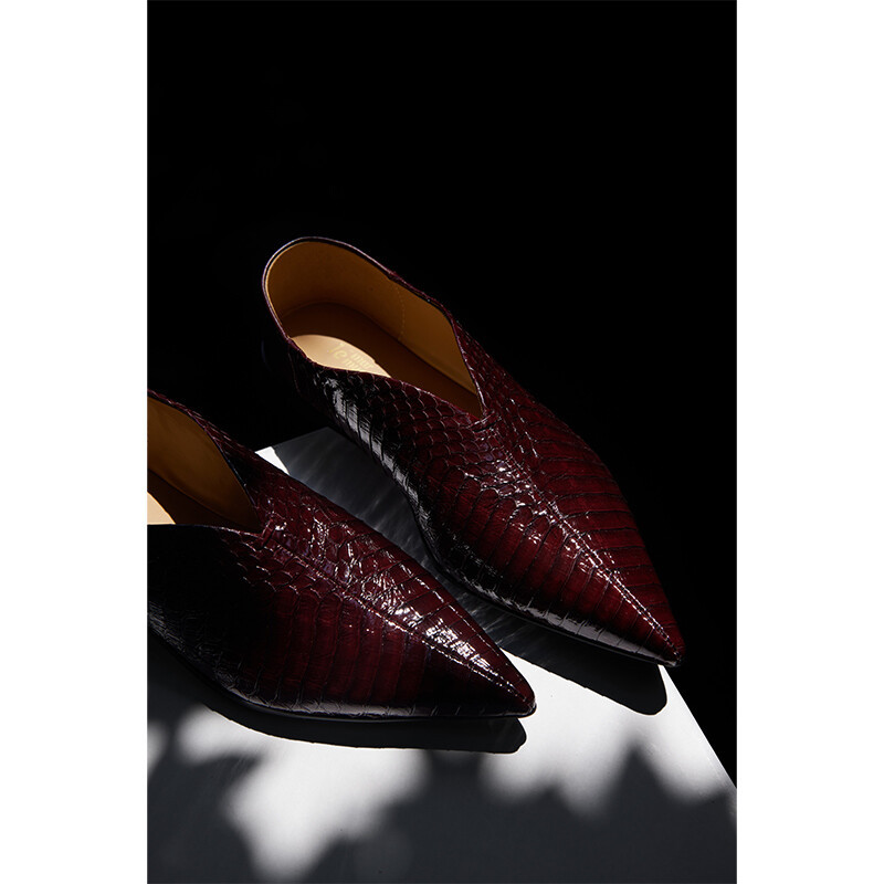 Snake-skin pattern flat shoes