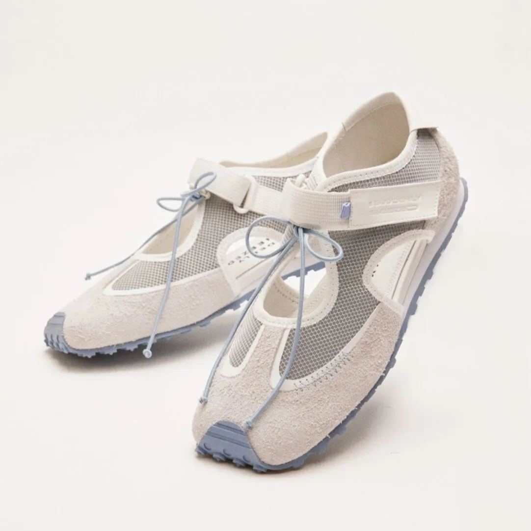 Lightweight Detailed Hollow-out Sports Shoes