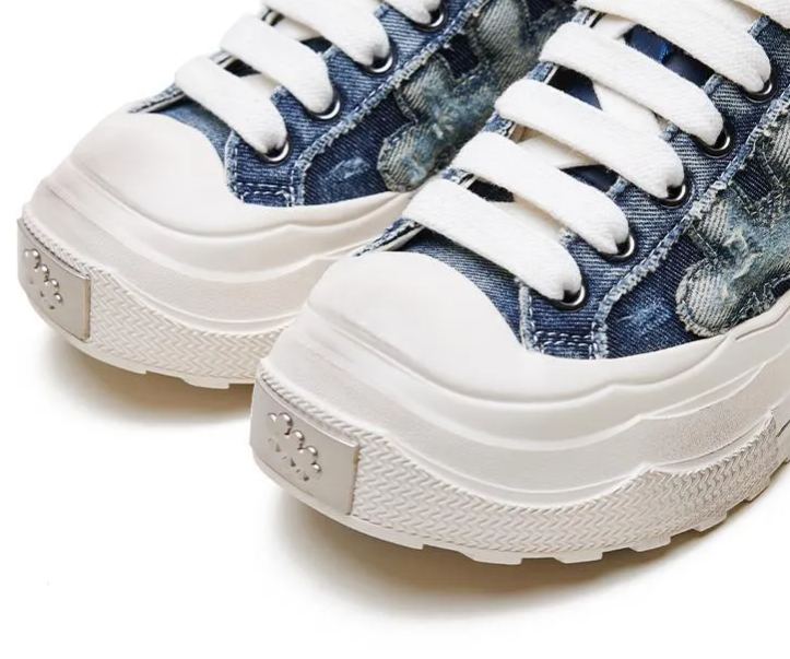 Ensemble denim canvas shoes
