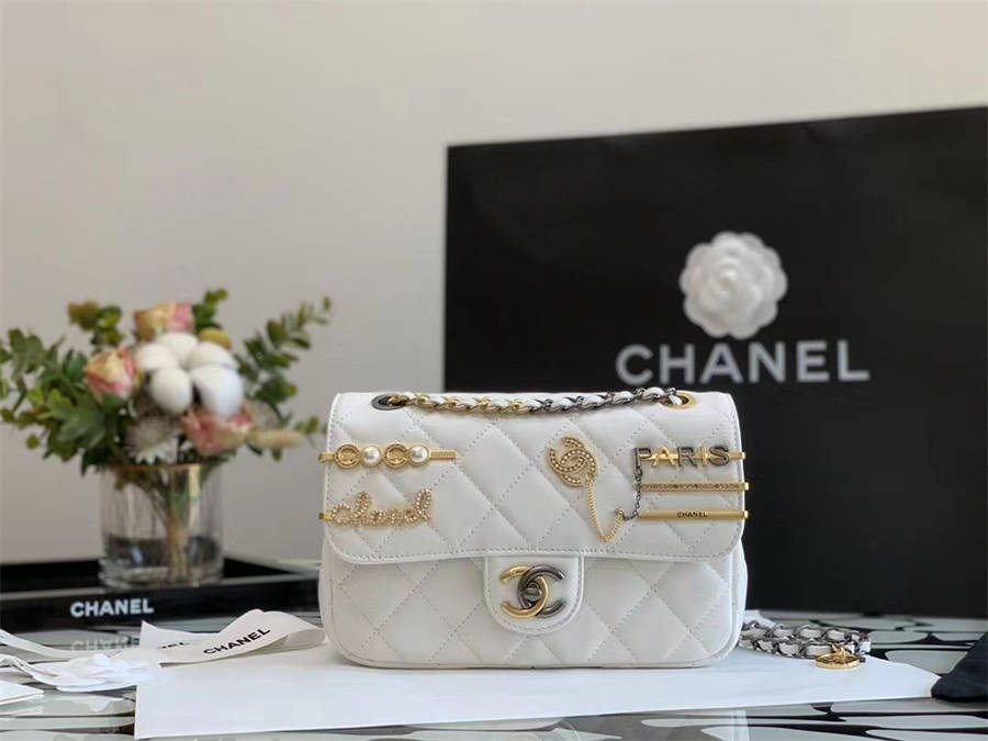 【CHANEL】25ans雑誌掲載！中条あやみ愛用！発売と共に世界中で注目を集め!