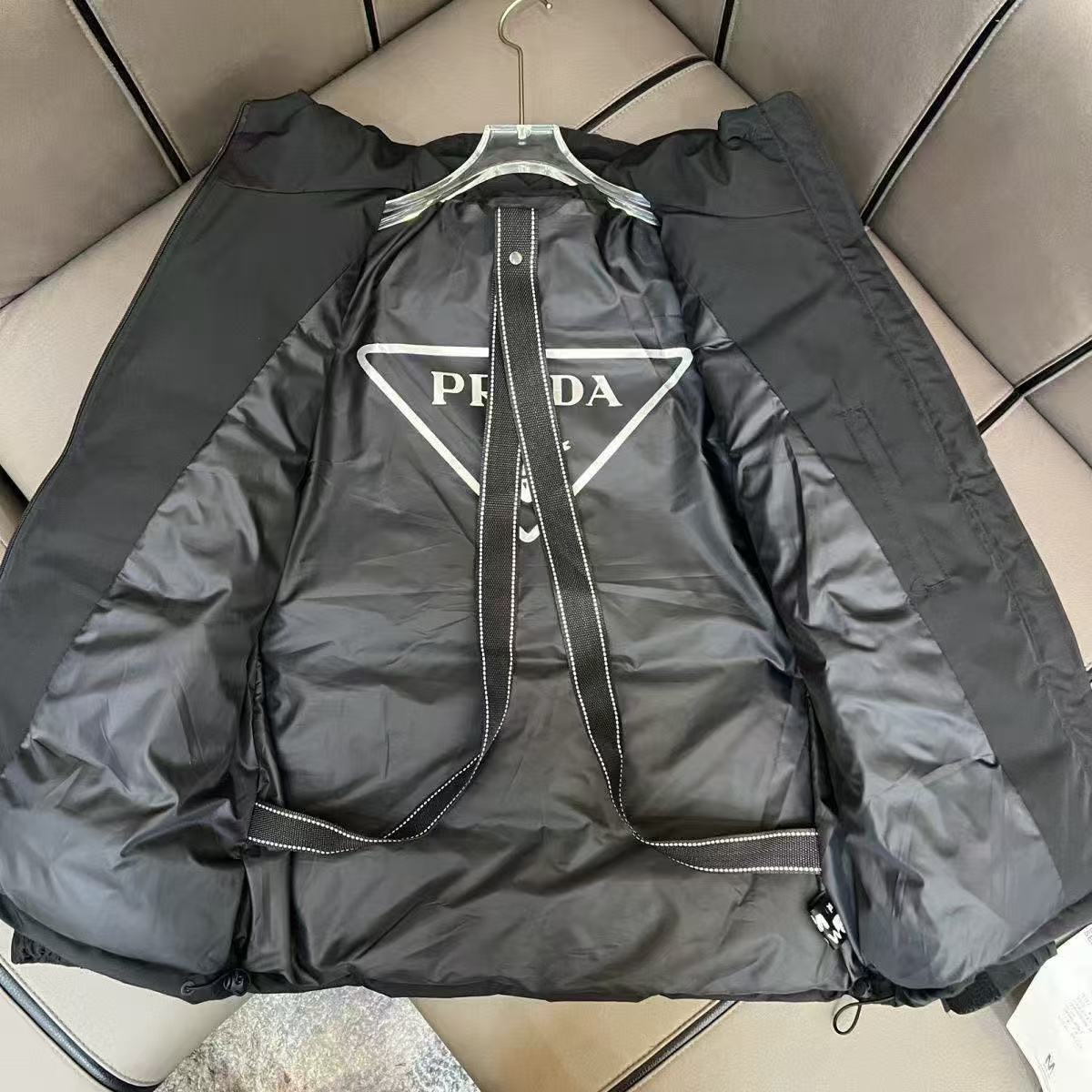 【大人気】PRADA Re-Nylonギャバジン製ダウンジャケット