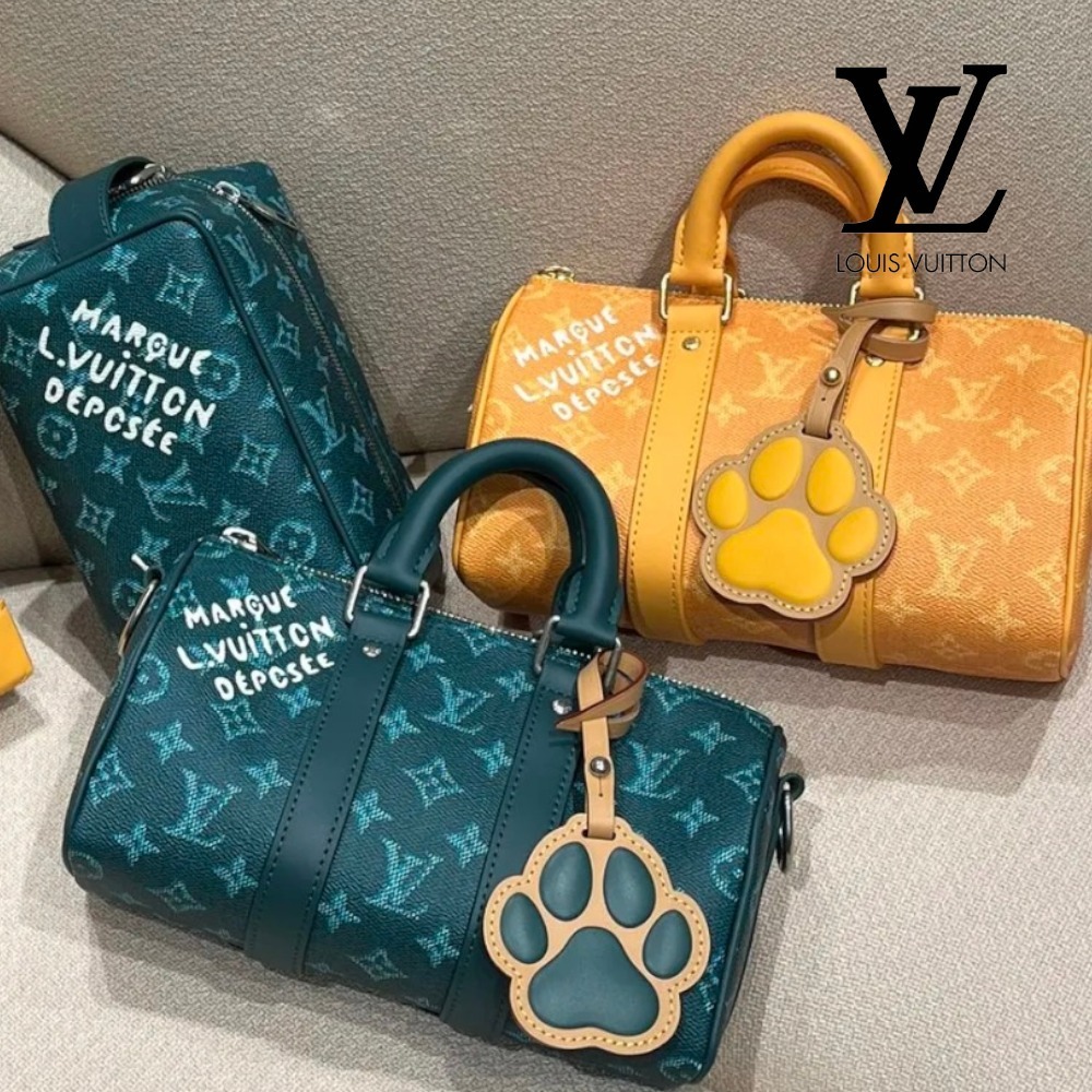 【肉球チャームがポイント♪】LV キーポル・バンドリエール 25
