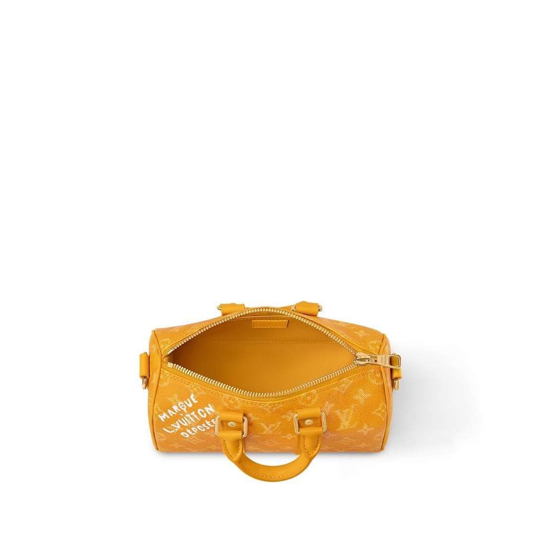 【肉球チャームがポイント♪】LV キーポル・バンドリエール 25