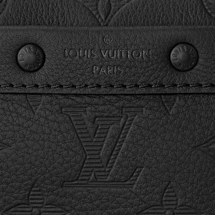 【小さめで使い勝手抜群】Louis Vuittonウェアラブルウォレット