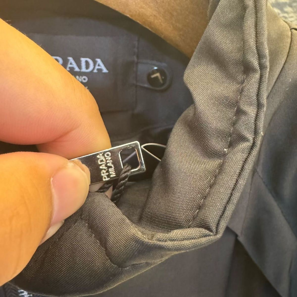 ☆送料関税込☆PRADA フード付  ブルゾンジャケット☆