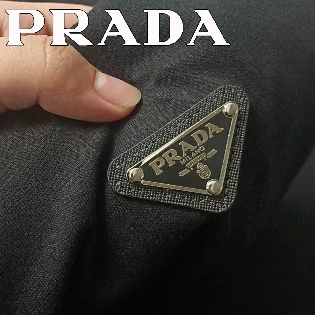 【PRADA】　トライアングルロゴ　スウェット